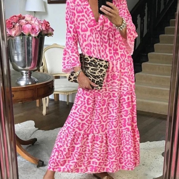 Dresses & Skirts - Pink leopard flowy maxi dress